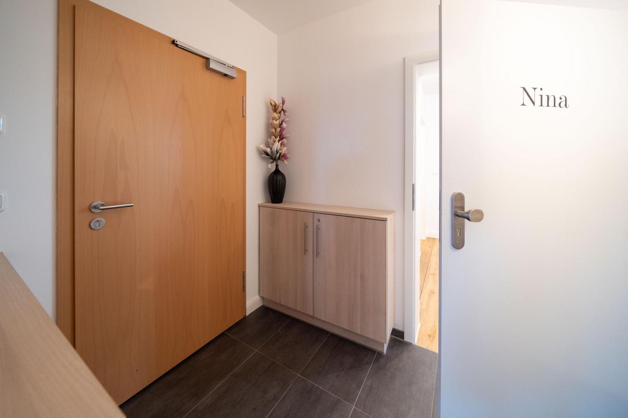 Moebliertes Wohnen - Nina Apartment Росток Екстериор снимка