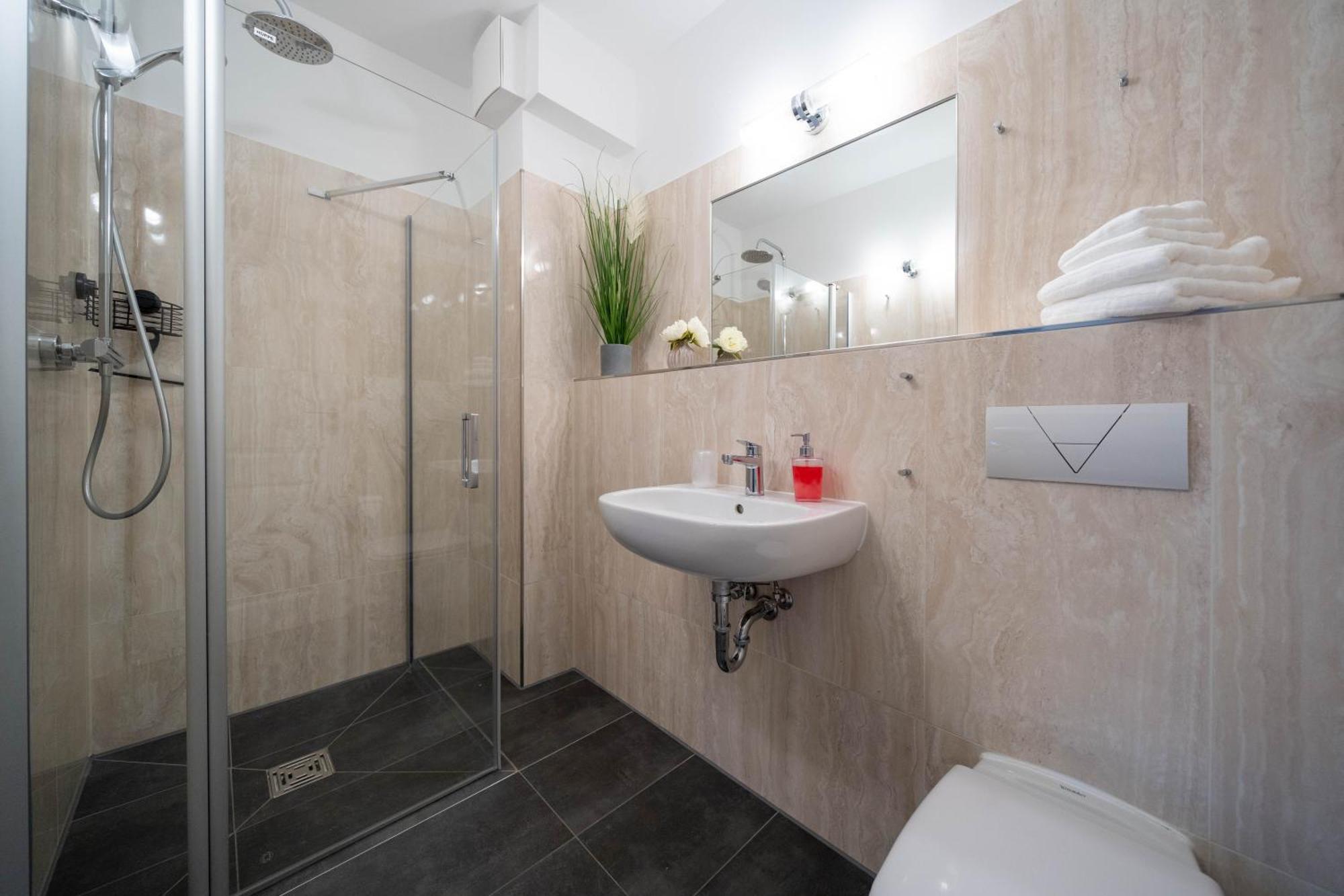 Moebliertes Wohnen - Nina Apartment Росток Екстериор снимка